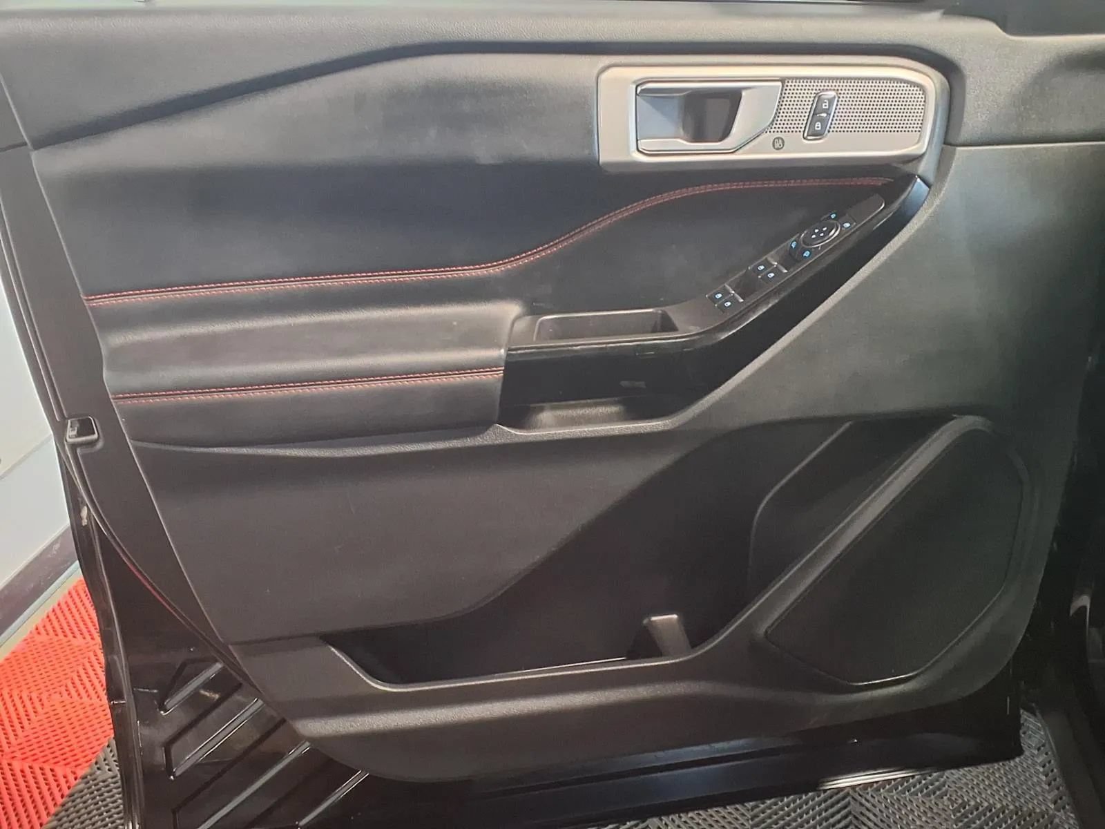 Used 2023 Ford Explorer ST-Line RWD image 17
