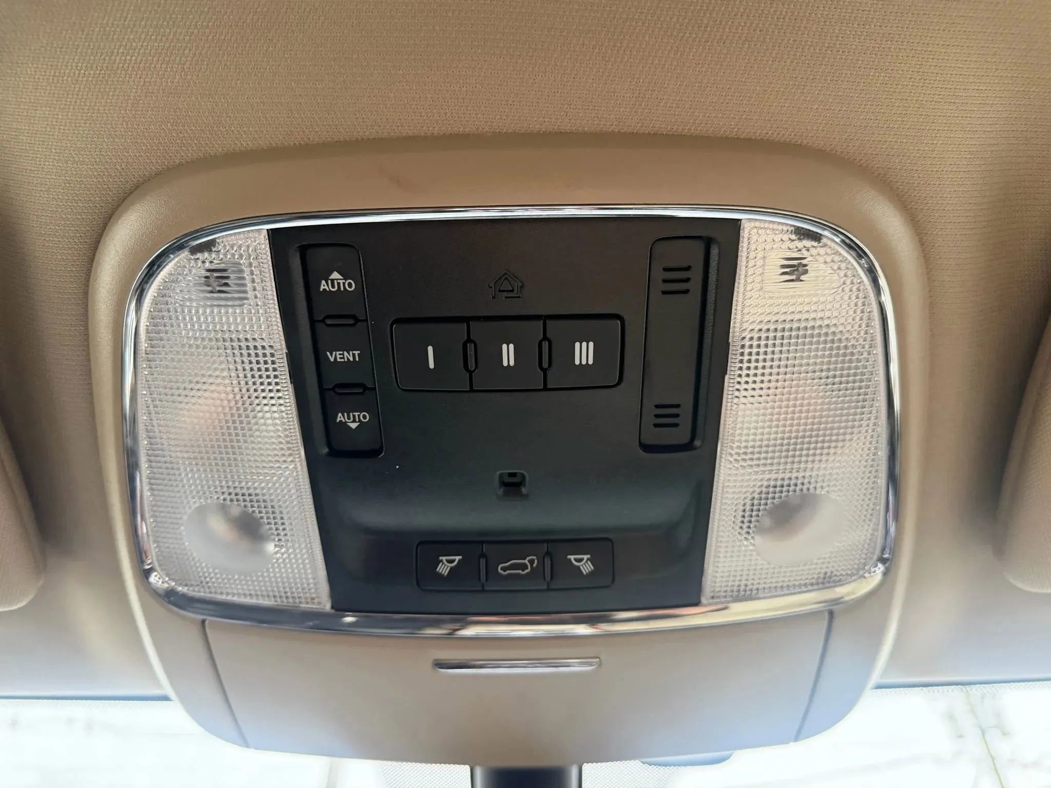 Used 2018 Jeep Grand Cherokee Limited w/ Trailer Tow Group IV image 20