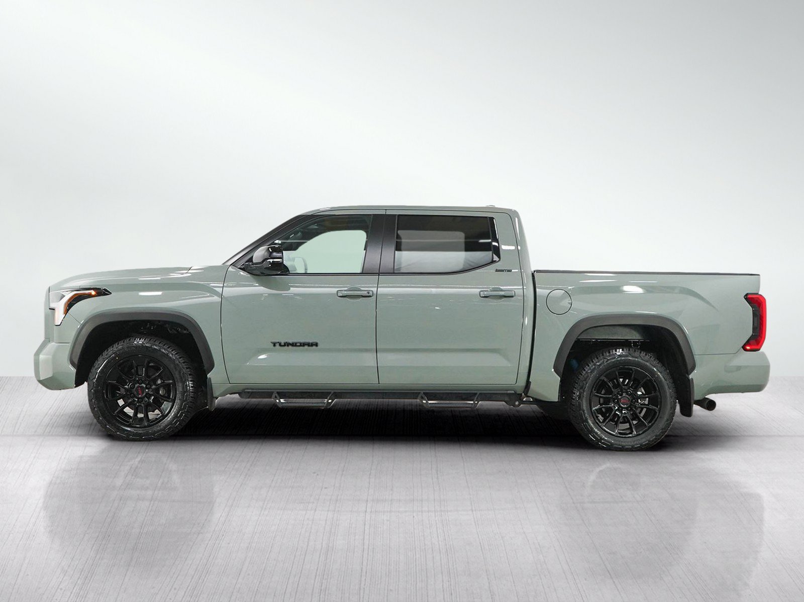 Used 2025 Toyota Tundra Limited AWD/4WD image 2