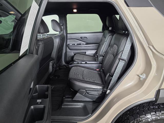 Used 2025 Nissan Pathfinder Rock Creek image 26