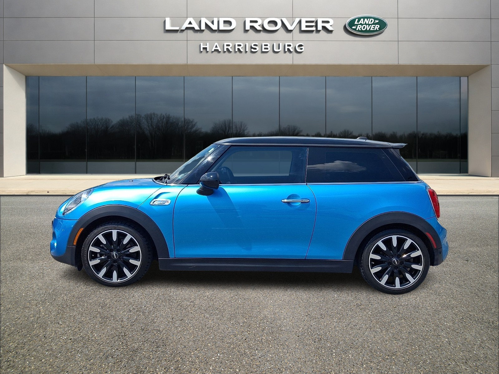 Used 2019 MINI Cooper S w/ Signature Upholstery Package FWD image 2