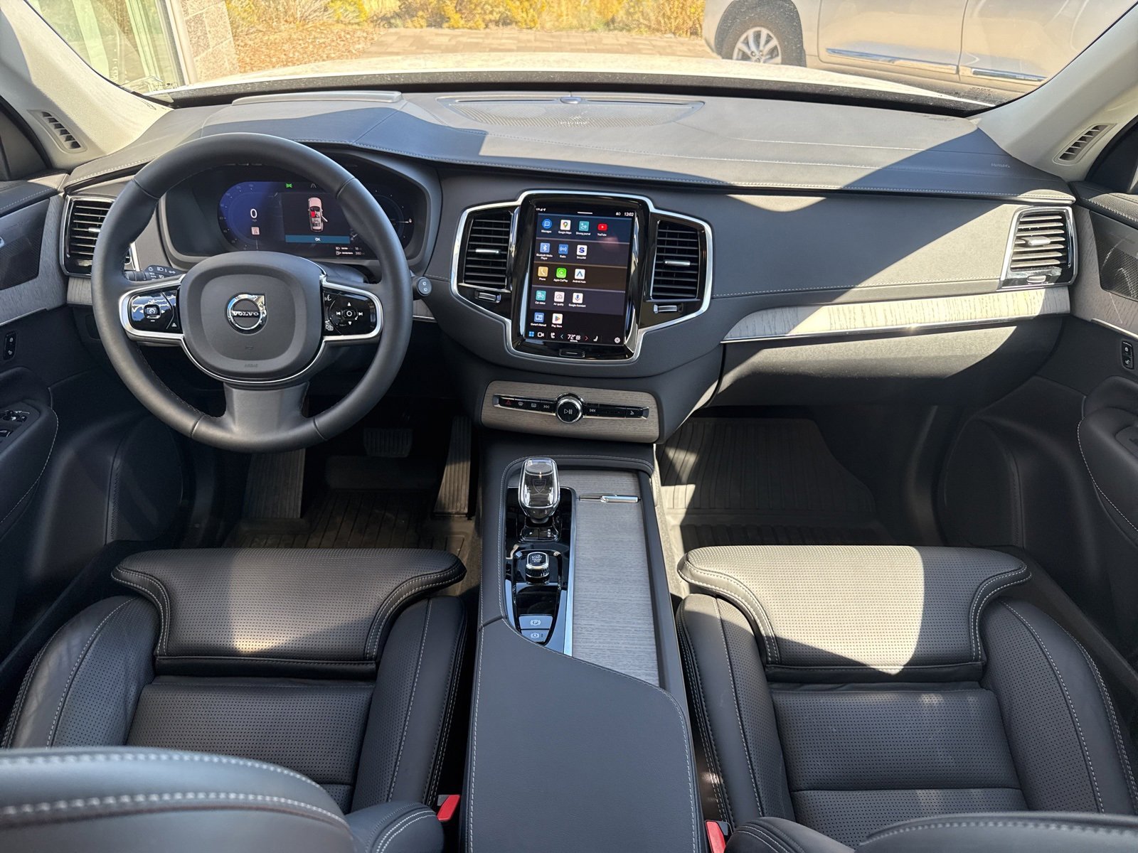Used 2025 Volvo XC90 T8 Ultra w/ Protection Package Premier image 19