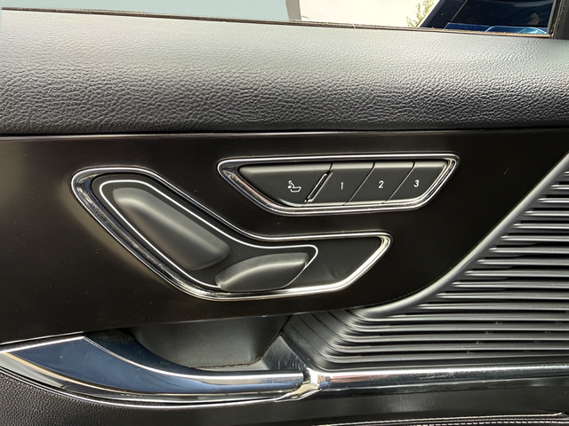 Used 2020 Lincoln Corsair AWD image 16