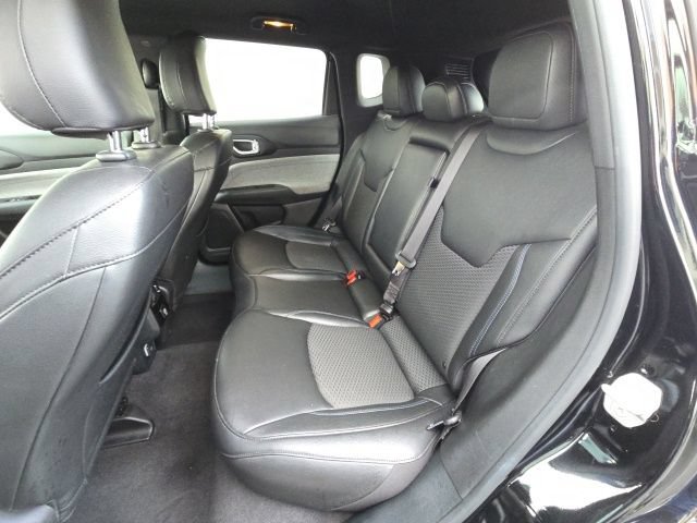 Used 2024 Jeep Compass Latitude AWD/4WD image 11