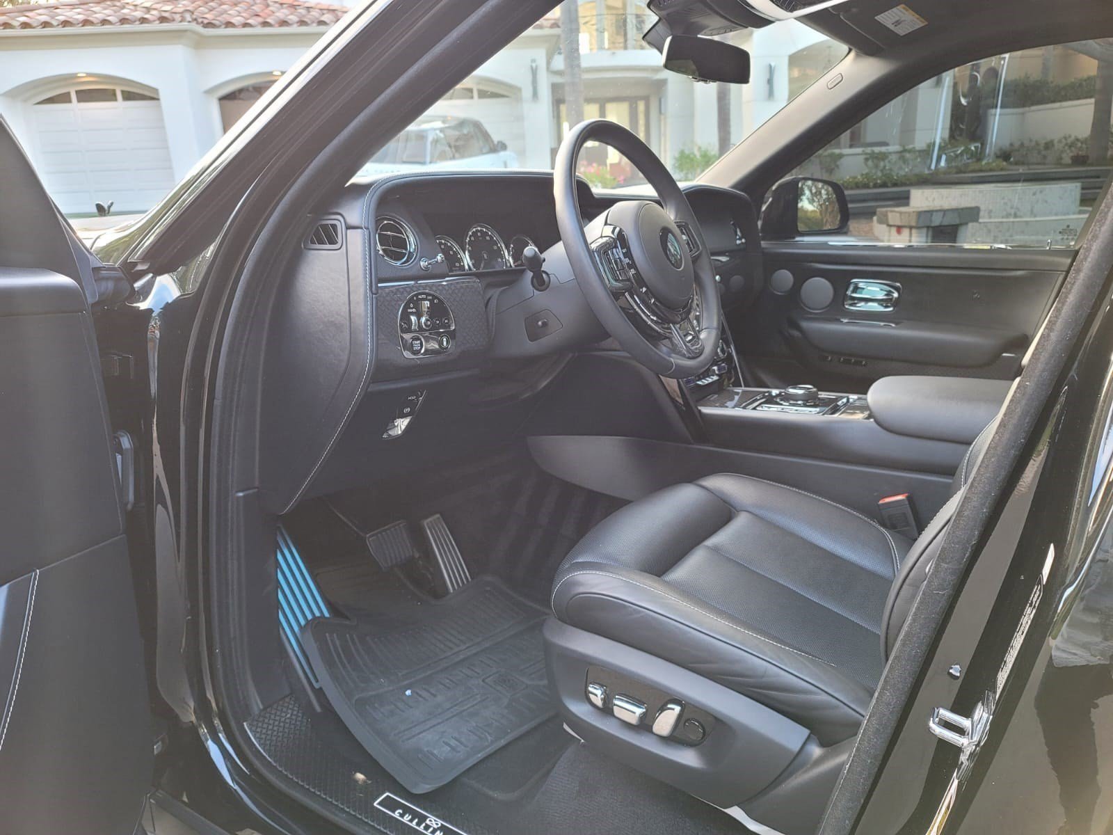 Used 2021 Rolls-Royce Cullinan Black Badge AWD/4WD image 11