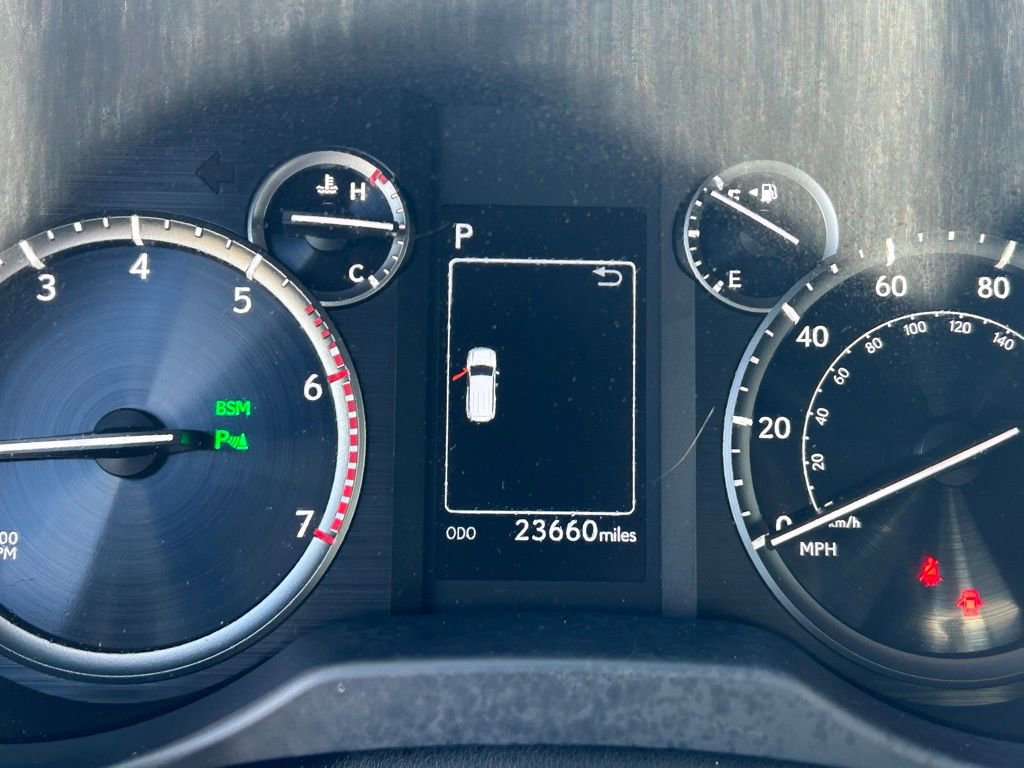 Used 2023 Lexus GX 460 Premium w/ Premium Package image 16