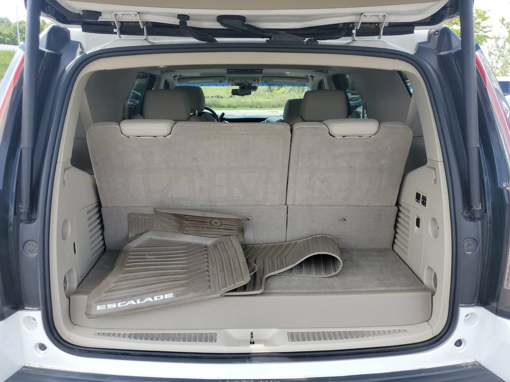 Used 2018 Cadillac Escalade Premium Luxury AWD/4WD image 7