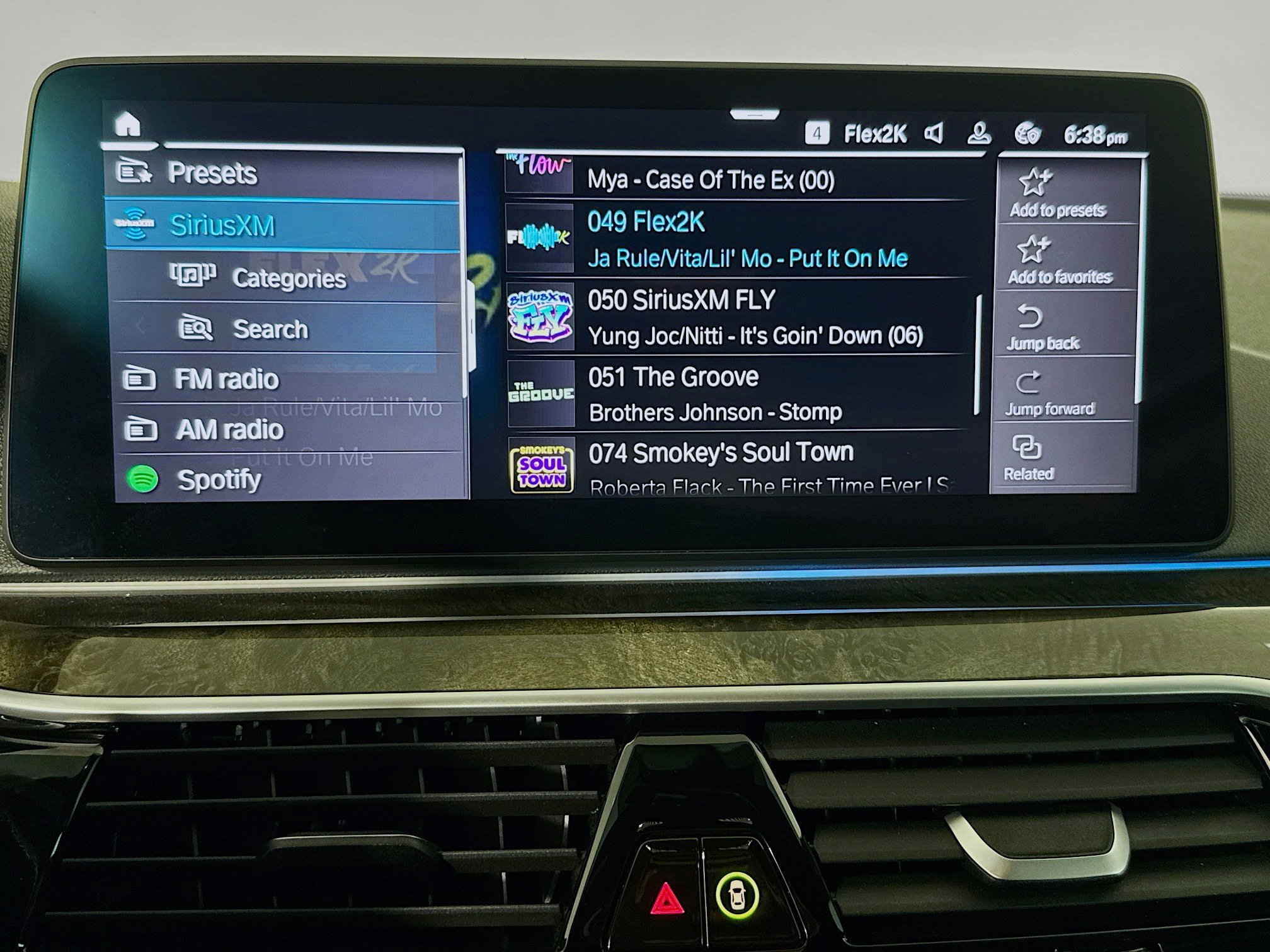 Used 2023 BMW 530e 530e w/ Premium Package image 17