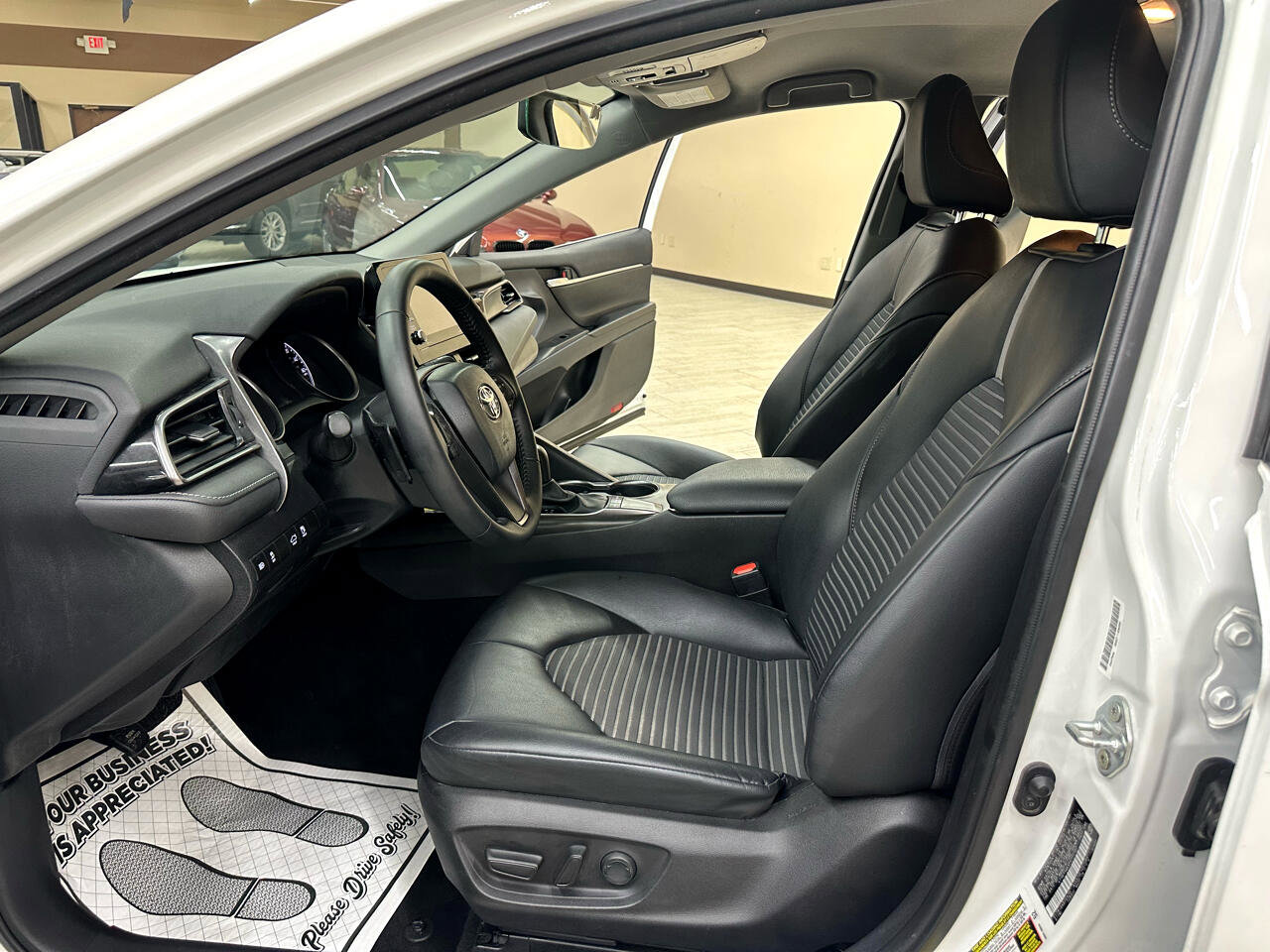 Used 2023 Toyota Camry SE image 20