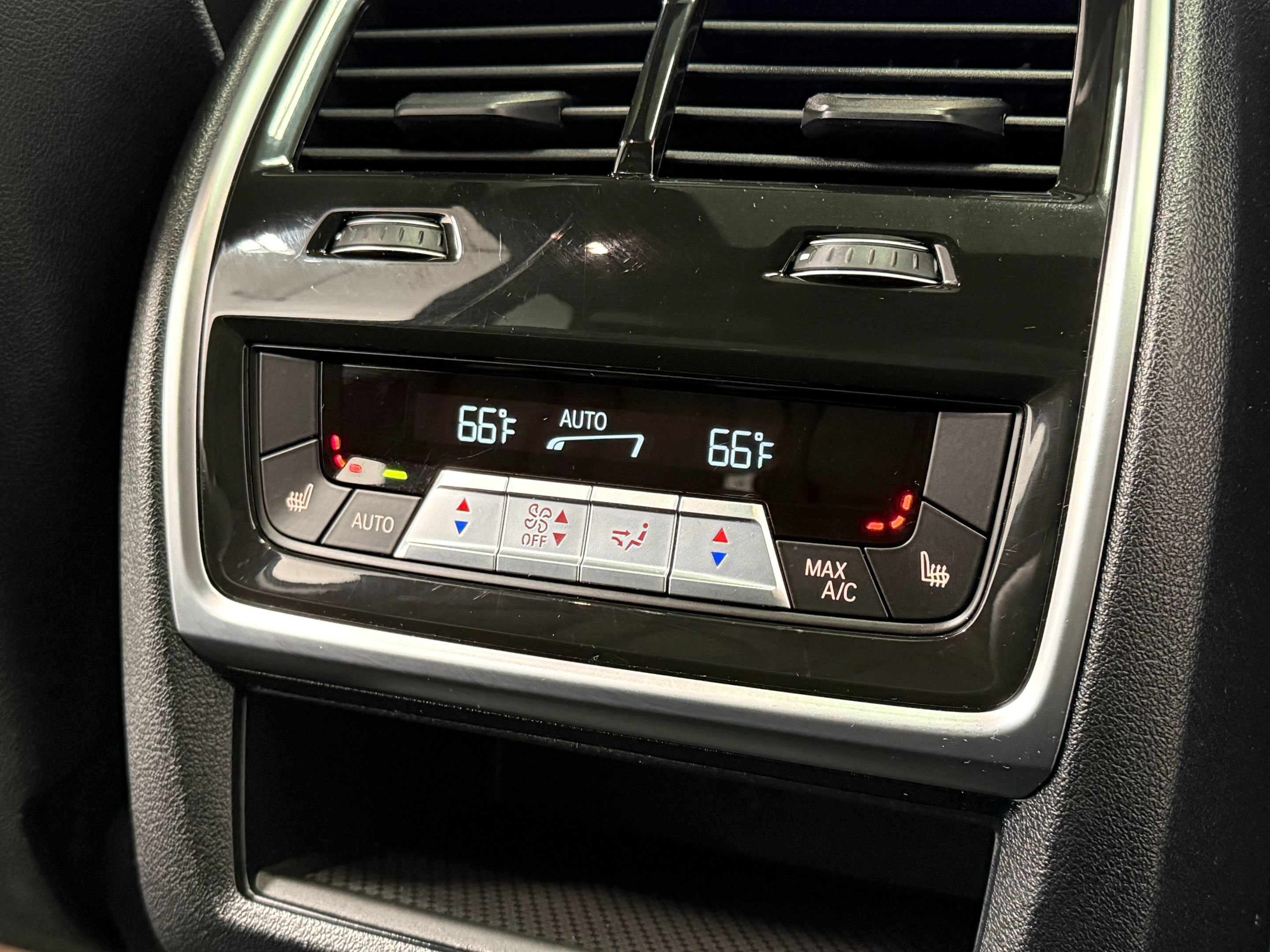 Used 2024 BMW X5 M60i AWD/4WD image 40