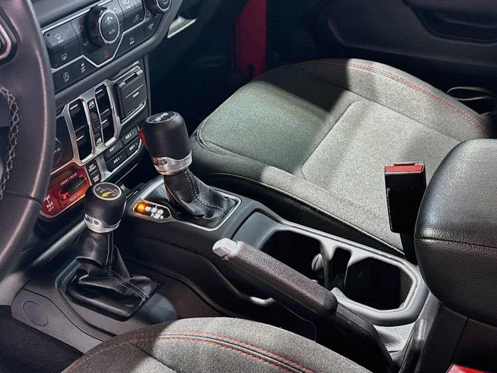 Used 2025 Jeep Wrangler Unlimited Rubicon AWD/4WD image 16
