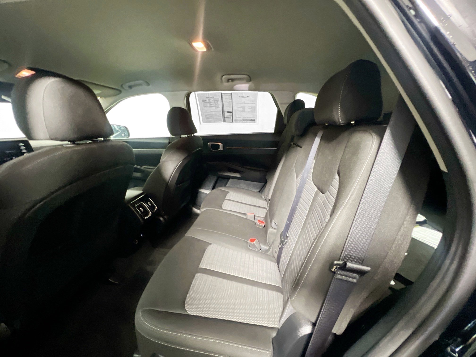 Used 2023 Kia Sorento LX FWD image 28