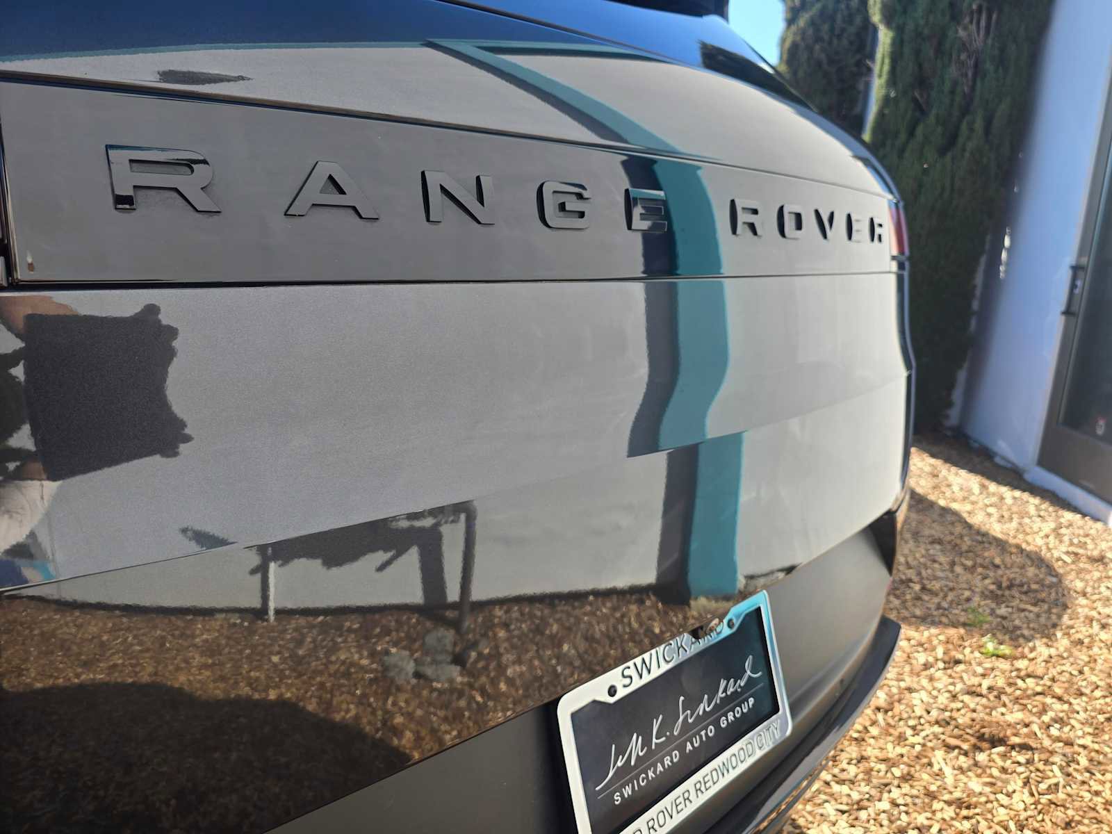 Used 2024 Land Rover Range Rover Sport SE AWD/4WD image 16