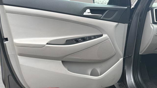 Used 2020 Hyundai Tucson SE image 11