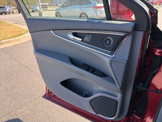 Used 2020 Lincoln Nautilus Reserve w/ Equipment Group 201A image 15