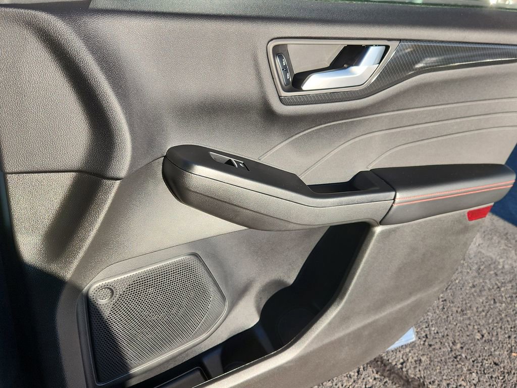 Used 2025 Ford Escape ST-Line image 13