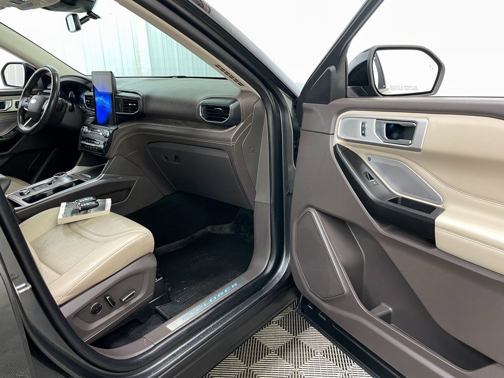 Used 2020 Ford Explorer Platinum image 42