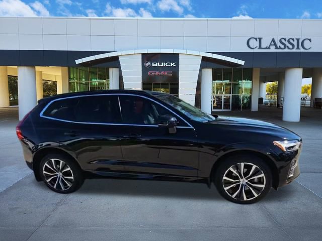 Used 2022 Volvo XC60 B5 Momentum w/ Climate Package image 2