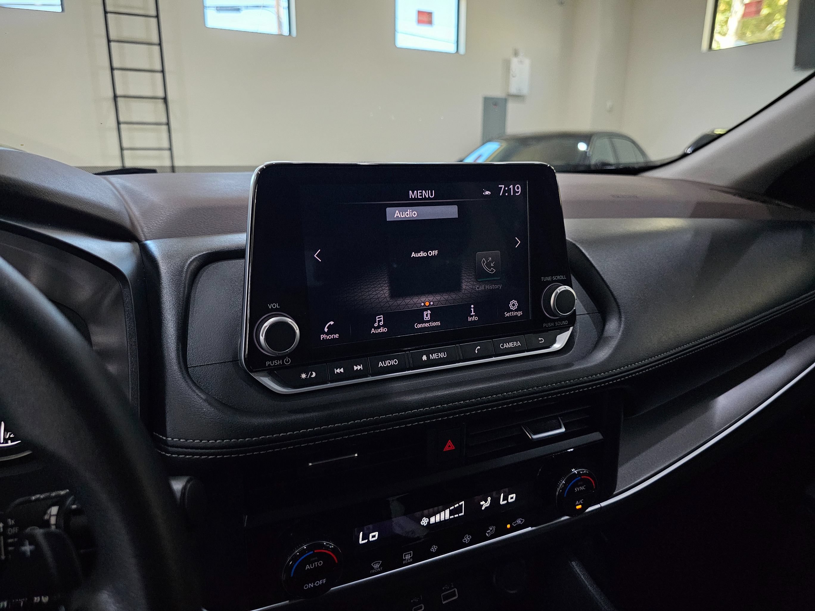 Used 2023 Nissan Rogue SV FWD image 34