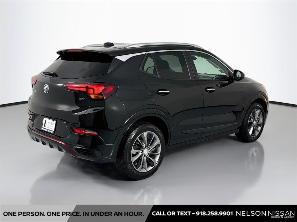 Used 2022 Buick Encore GX Select w/ Sport Touring Package FWD image 5