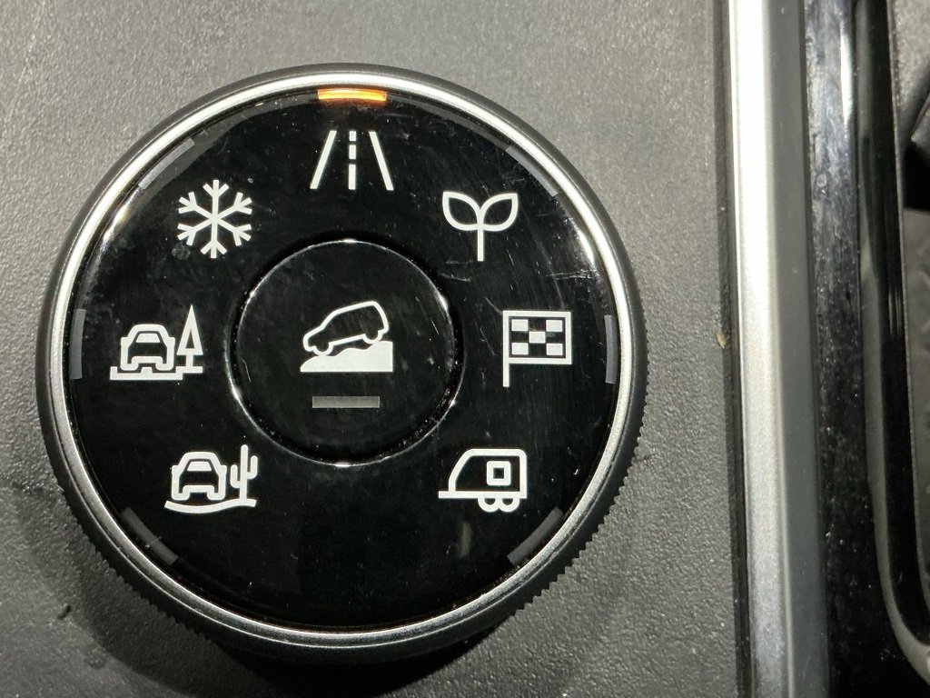 Used 2025 Nissan Pathfinder SL image 5