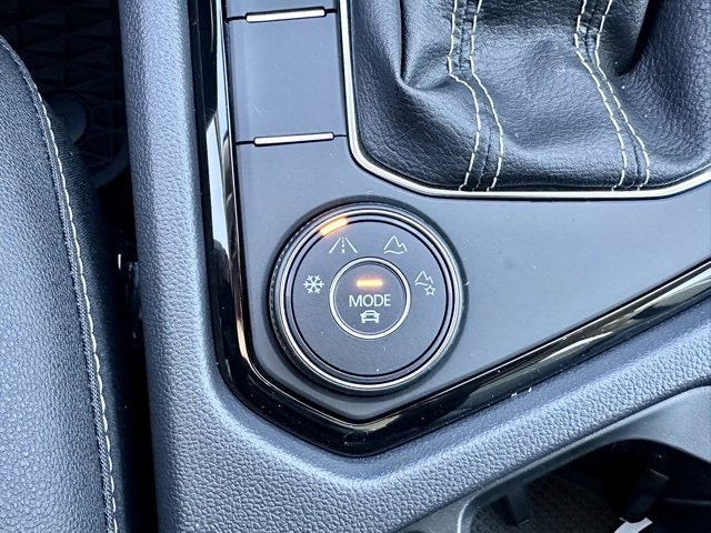 New 2024 Volkswagen Taos SE image 25