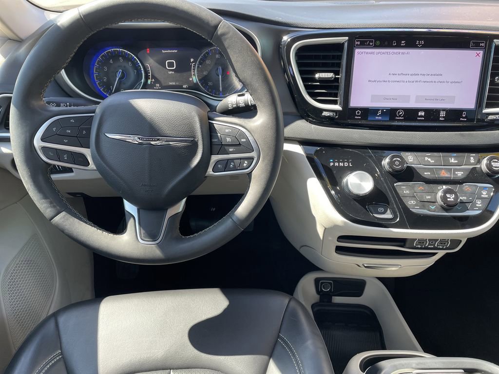 Certified 2023 Chrysler Pacifica Touring-L image 15