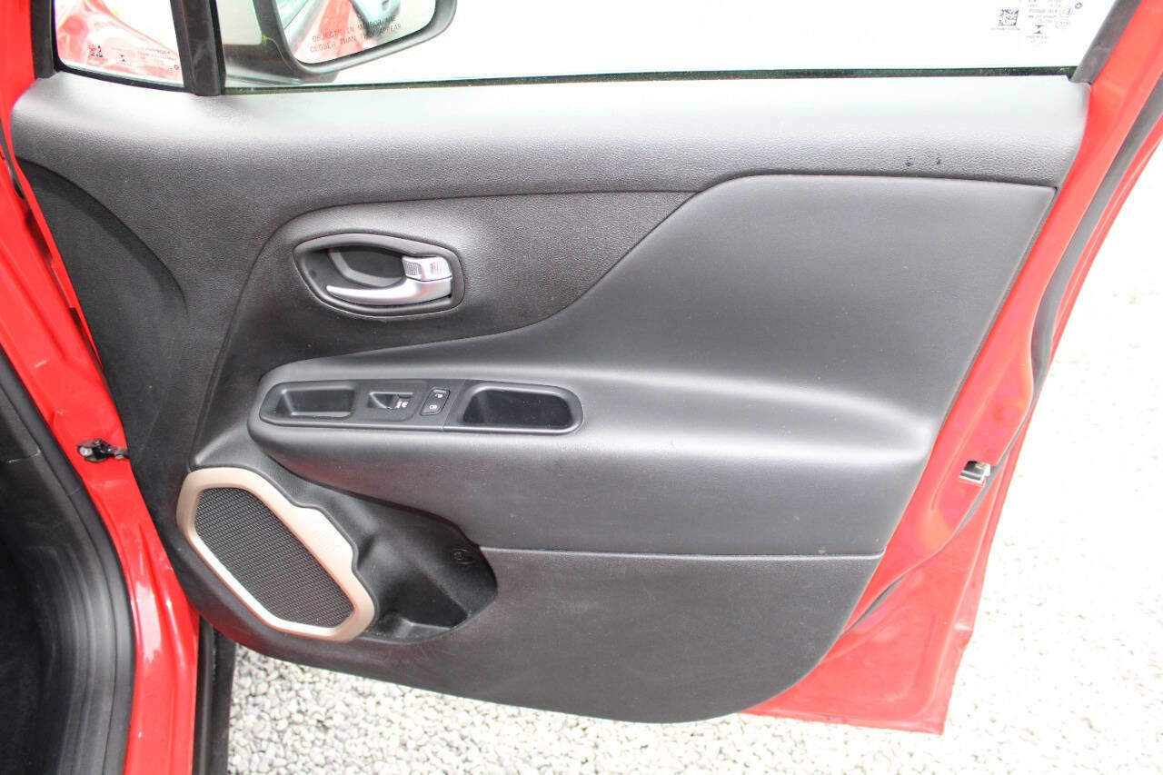 Used 2017 Jeep Renegade Limited image 21