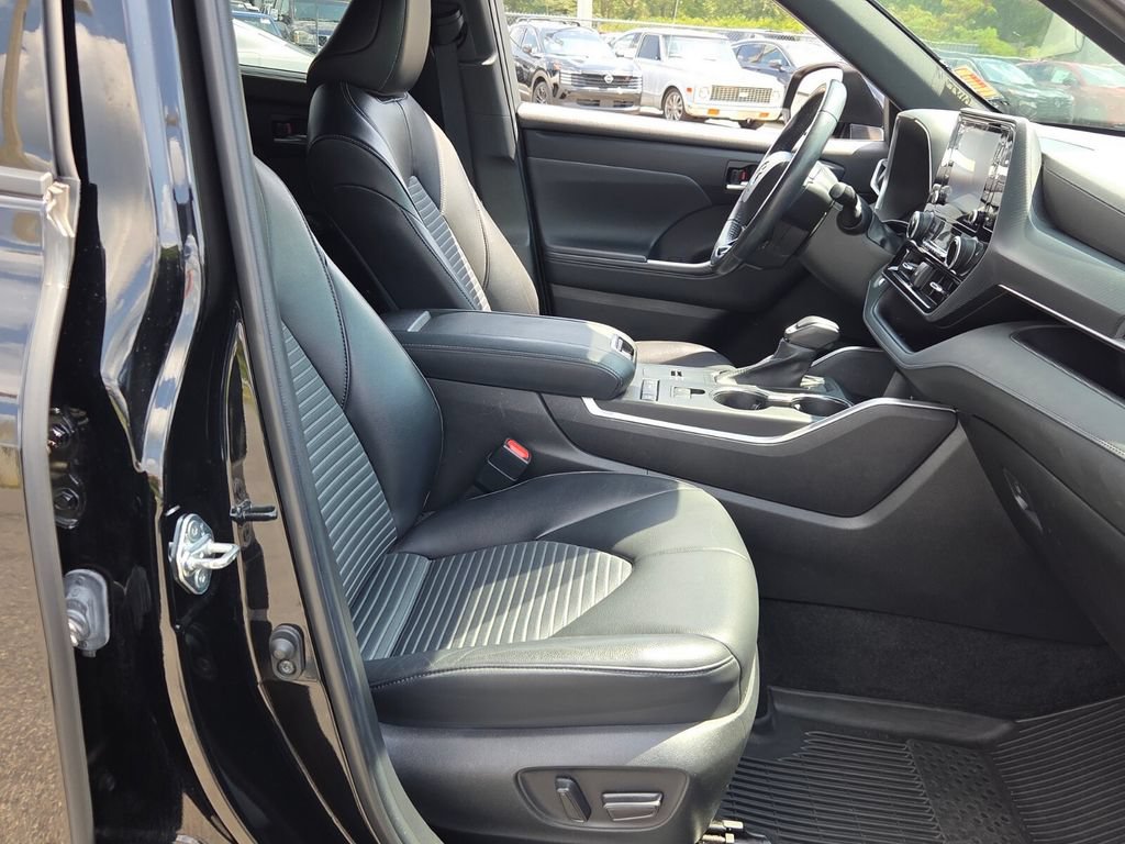 Used 2022 Toyota Highlander XSE FWD image 15
