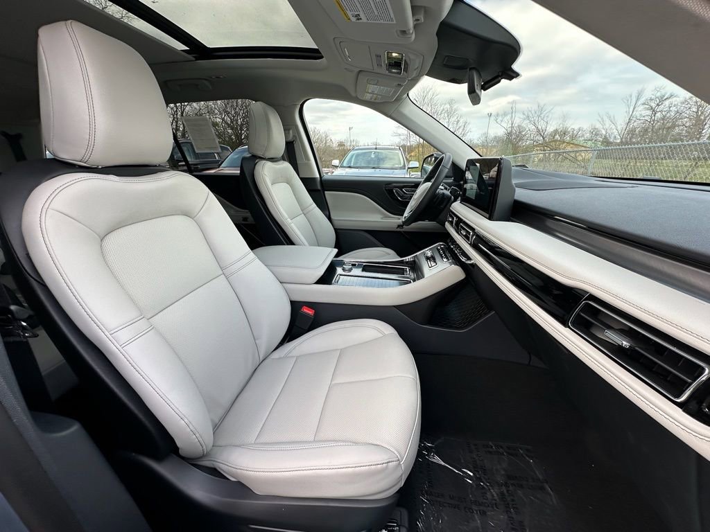 New 2026 Lincoln Aviator AWD image 24