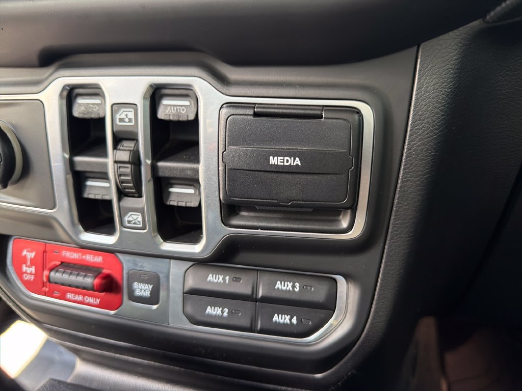 Used 2018 Jeep Wrangler Unlimited Rubicon AWD/4WD image 30
