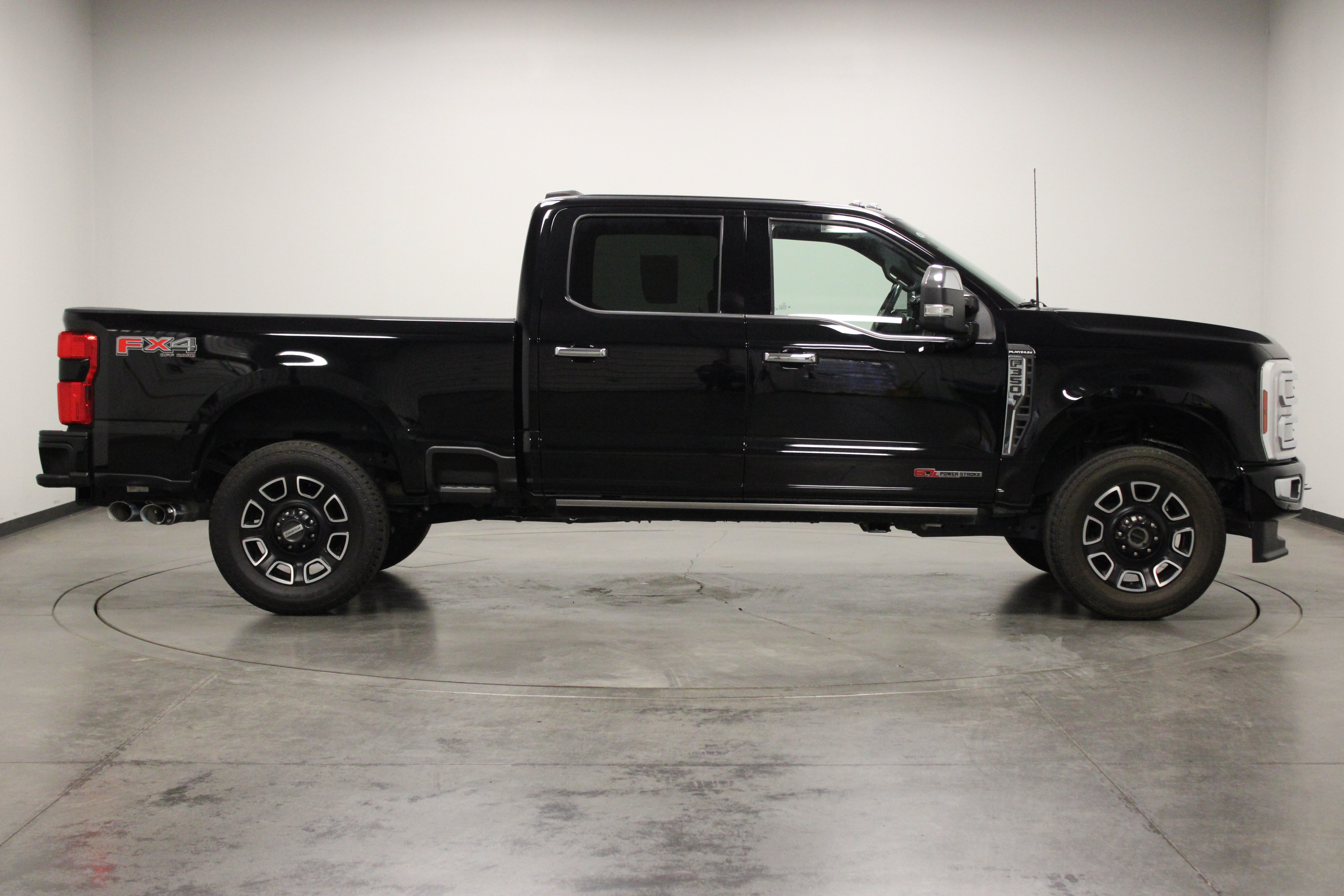 Used 2024 Ford F350 Platinum w/ FX4 Off-Road Package AWD/4WD image 9