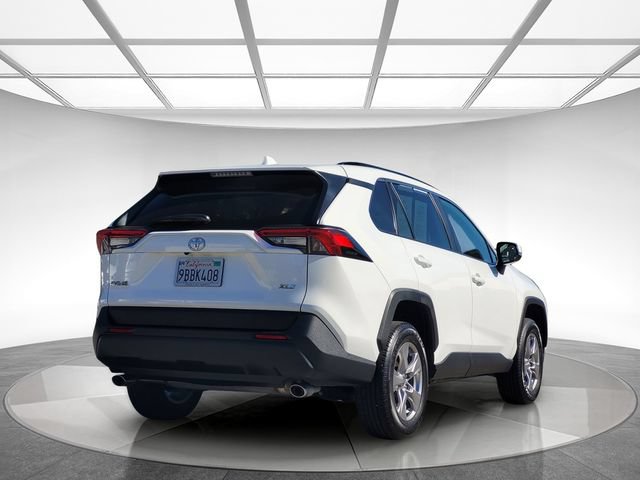 Used 2022 Toyota RAV4 XLE w/ Convenience Package FWD image 4