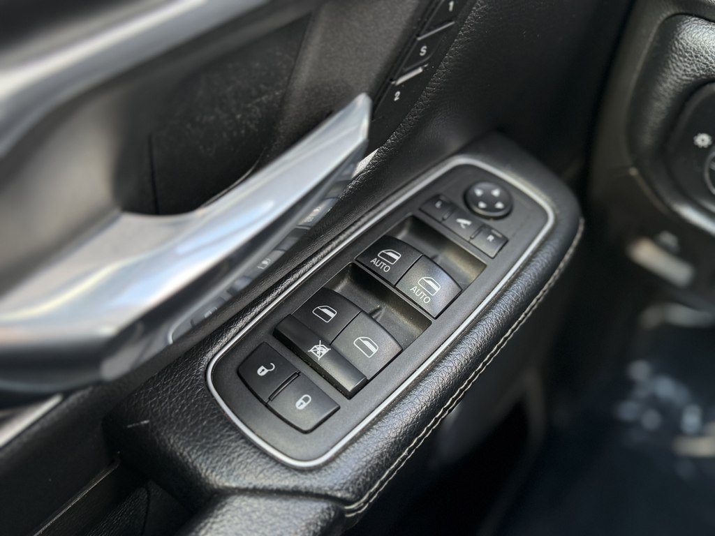 Used 2022 RAM 1500 Laramie w/ Sport Appearance Package AWD/4WD image 9