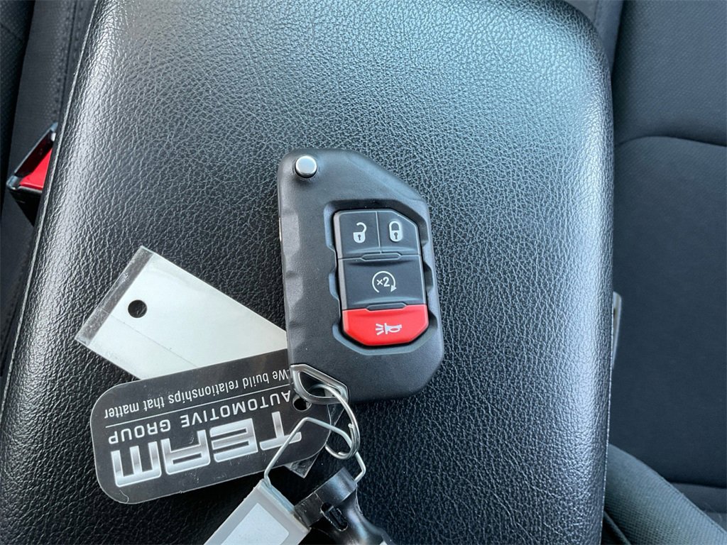 Used 2022 Jeep Gladiator Willys image 32