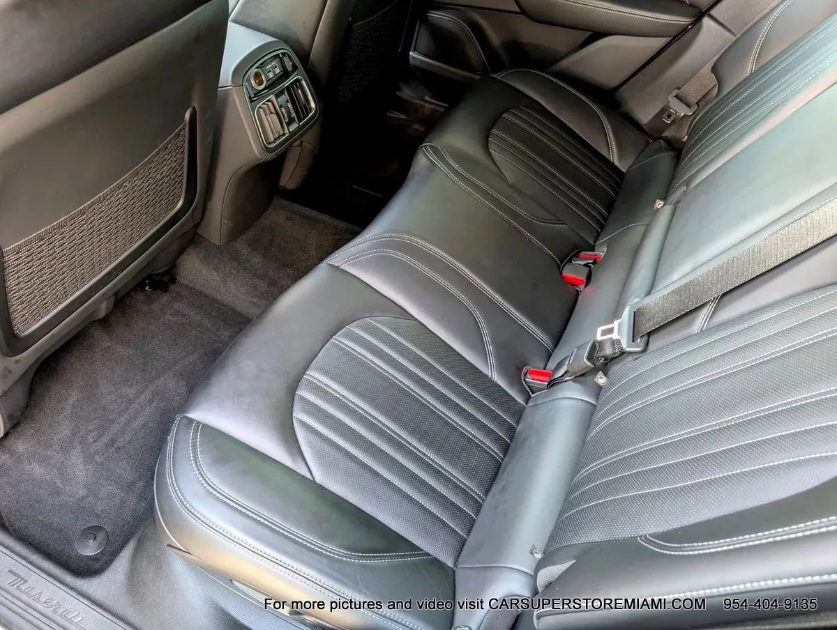 Used 2021 Maserati Levante image 32