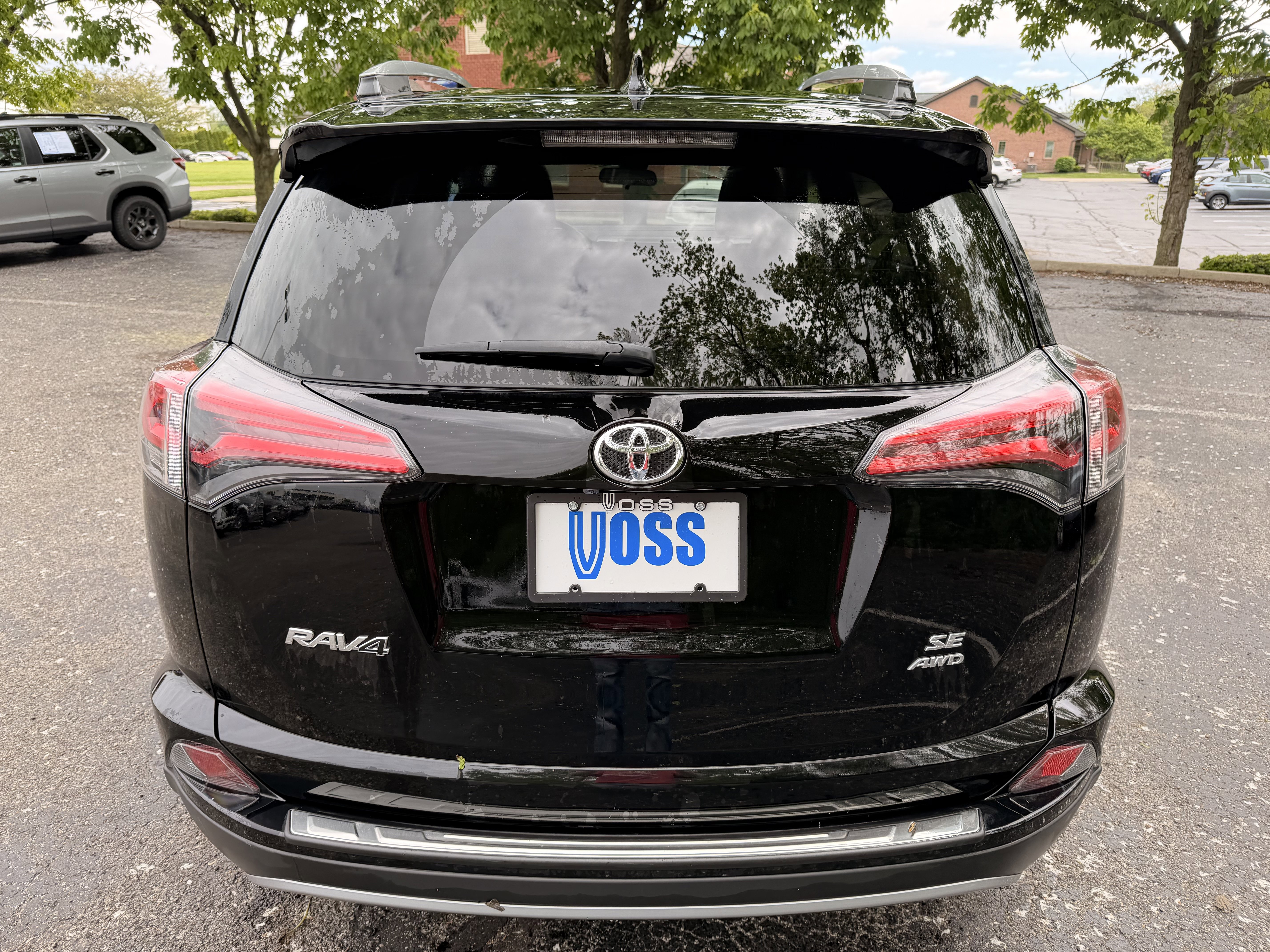Used 2018 Toyota RAV4 SE w/ Protection Package AWD/4WD image 4