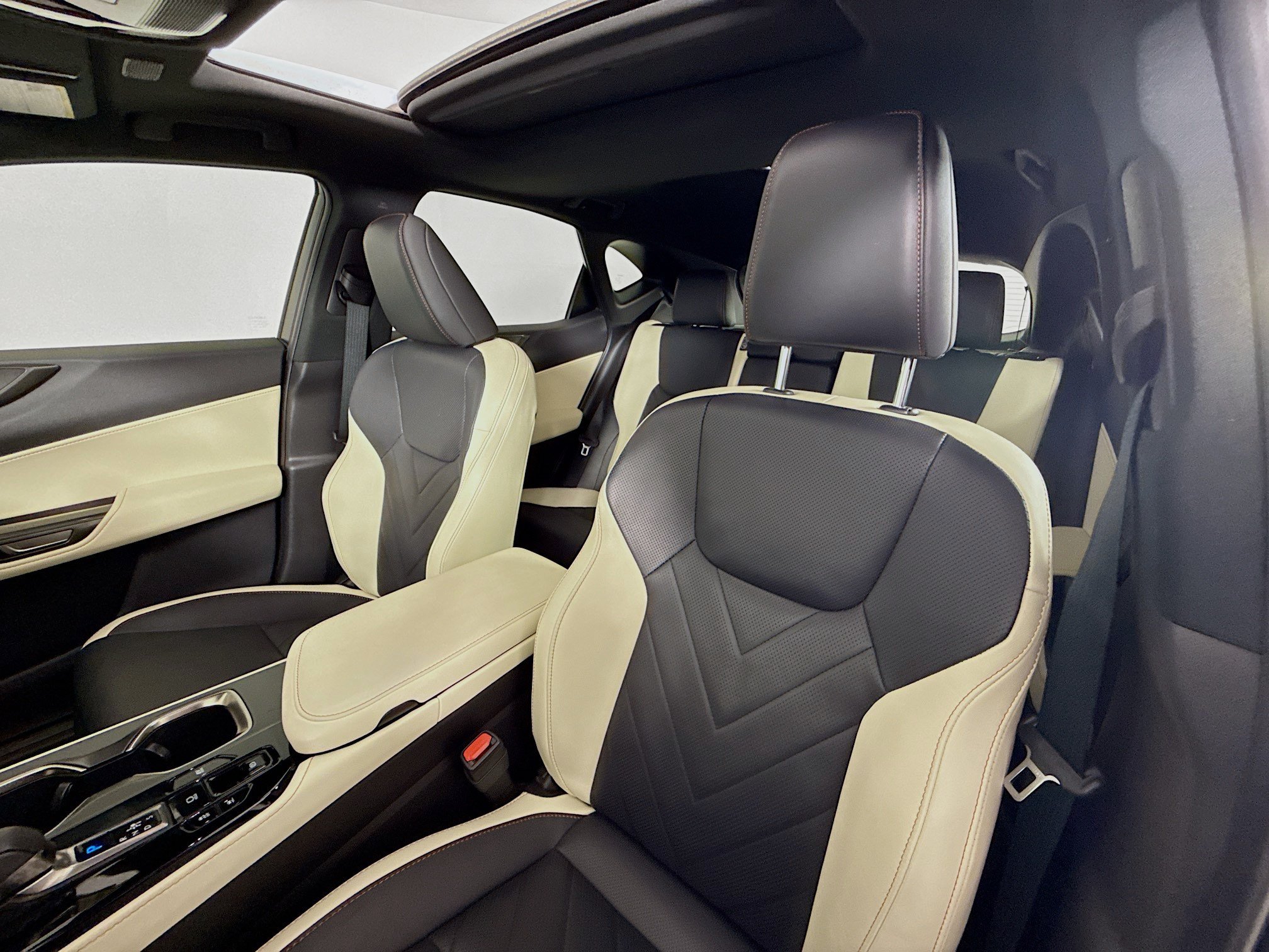 Used 2024 Lexus NX 350h AWD w/ Luxury Package image 11