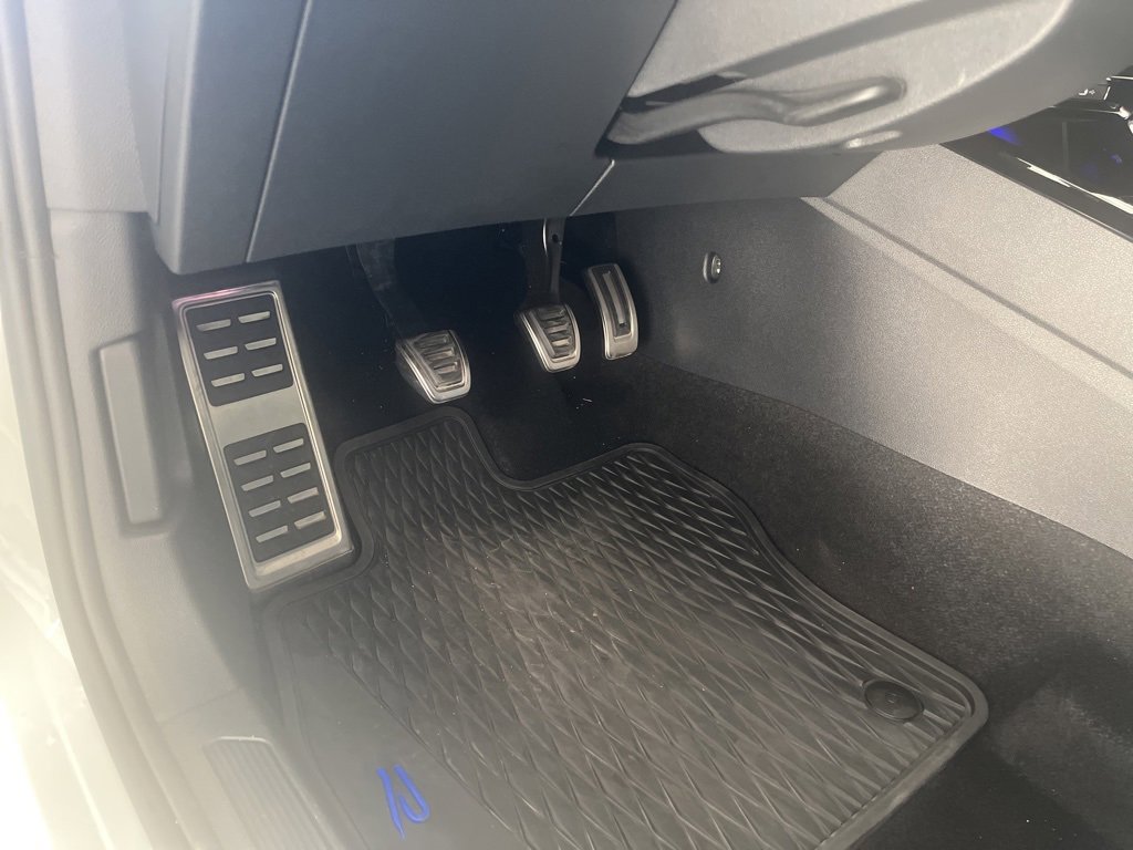 Certified 2024 Volkswagen Golf R w/ MDO Package image 17