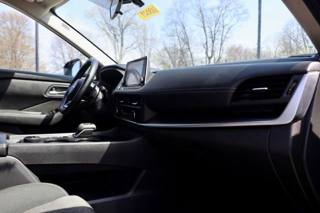 Used 2024 Nissan Rogue SV image 38
