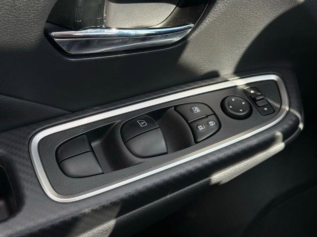 New 2025 Nissan Versa SR w/ Trunk Package FWD image 20