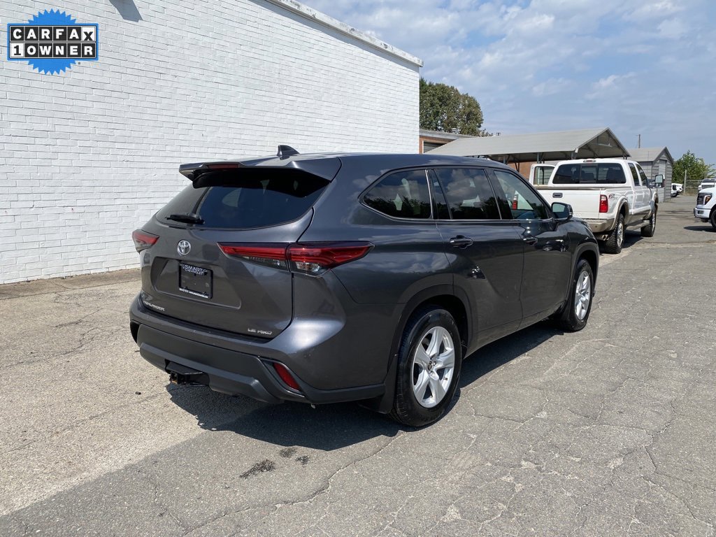 Used 2020 Toyota Highlander LE image 2