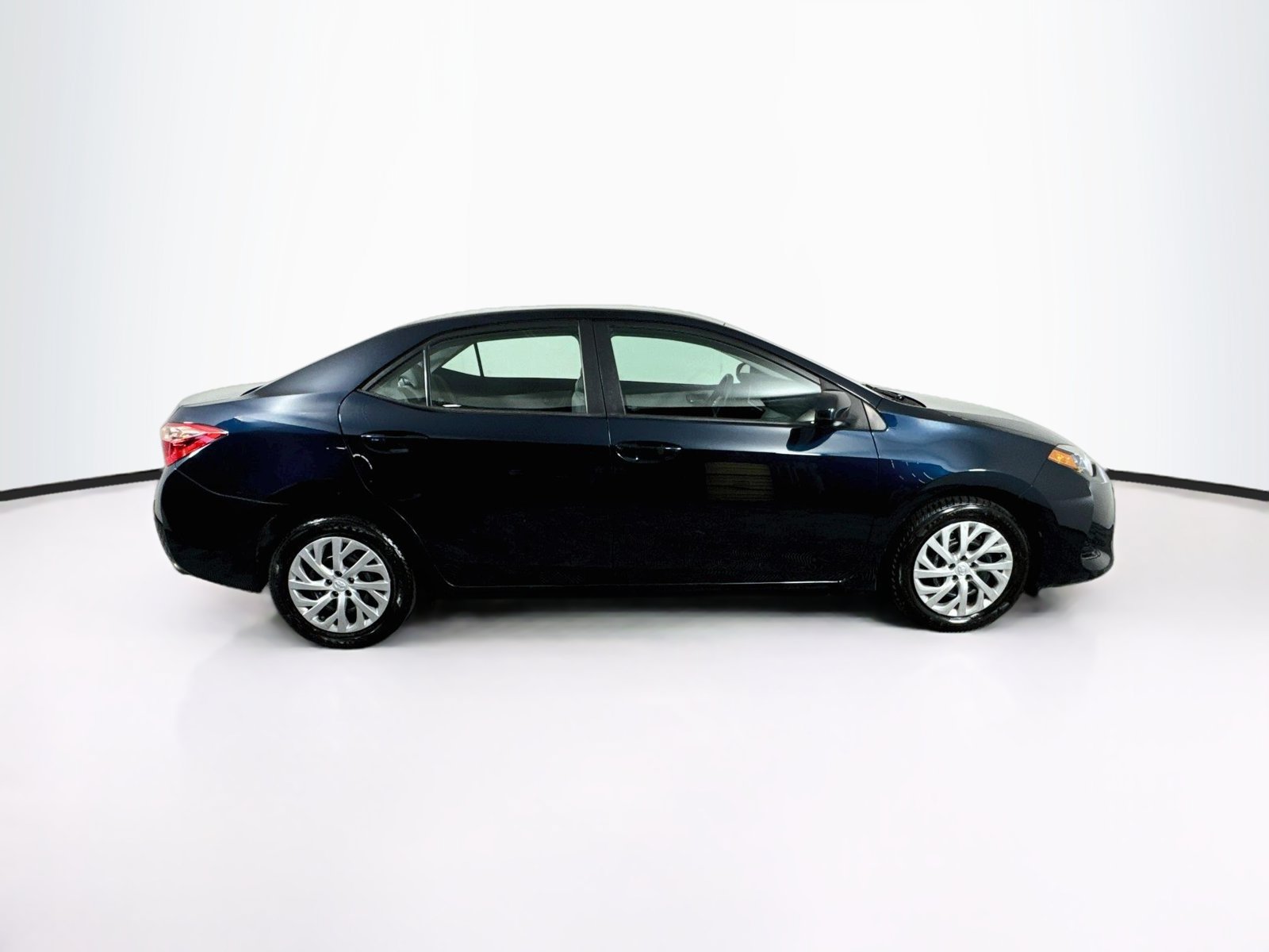 Used 2018 Toyota Corolla LE FWD image 8