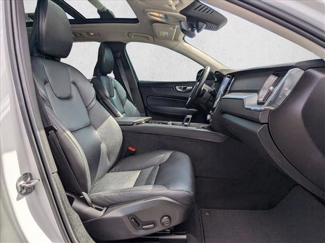 Used 2024 Volvo XC60 B5 Core image 27