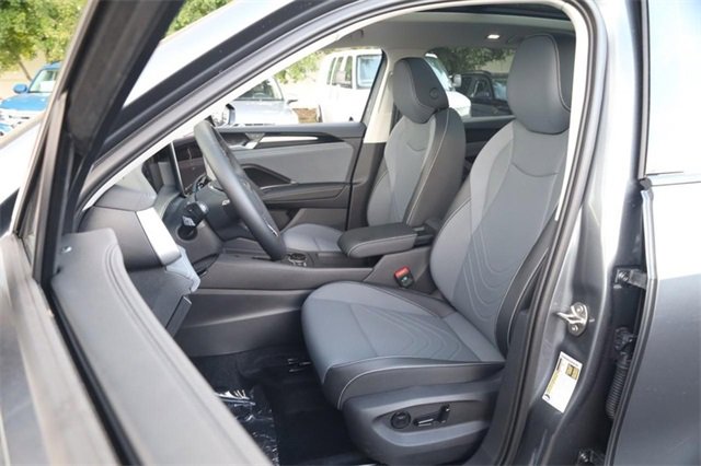 New 2025 Volkswagen Tiguan SE image 8