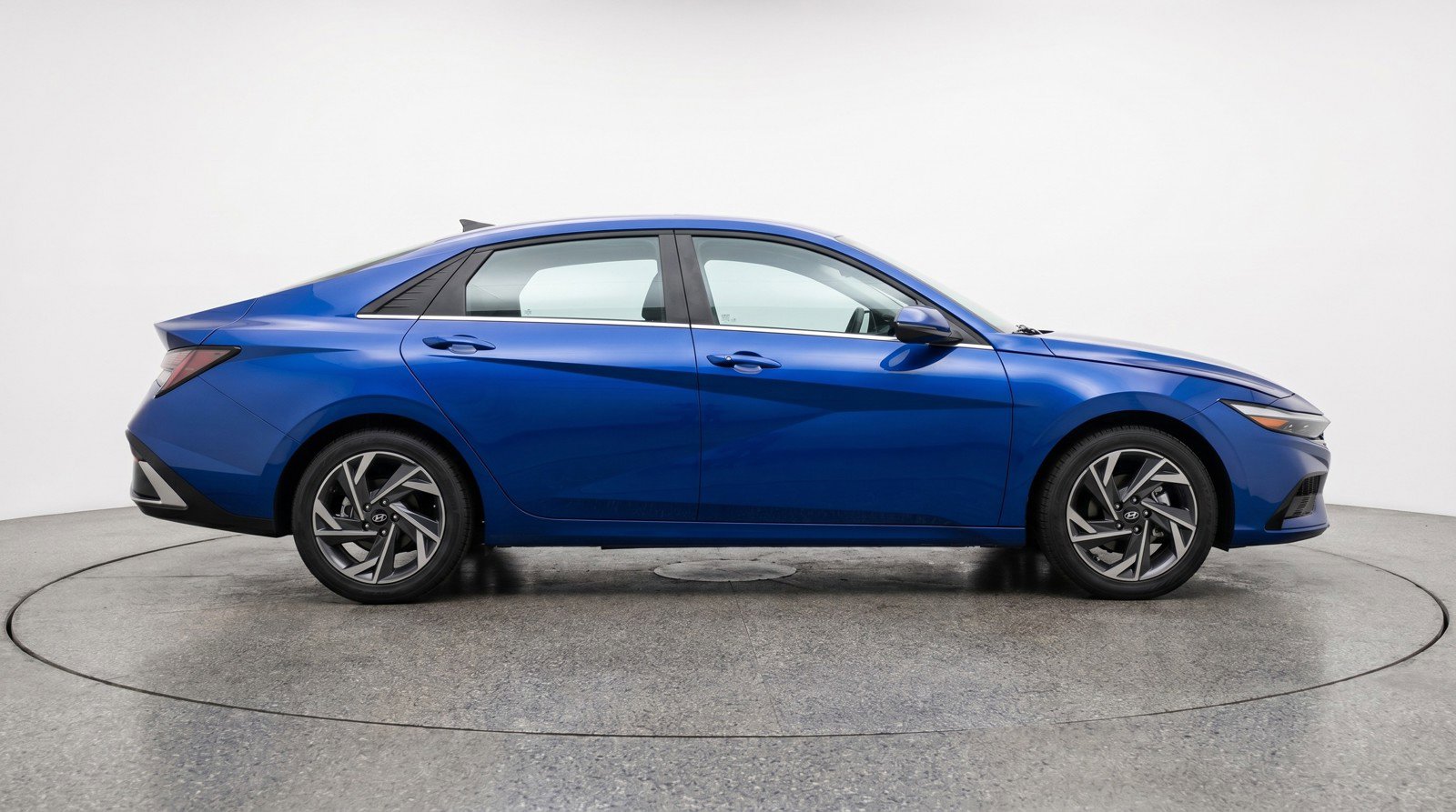 Used 2025 Hyundai Elantra SEL FWD image 11
