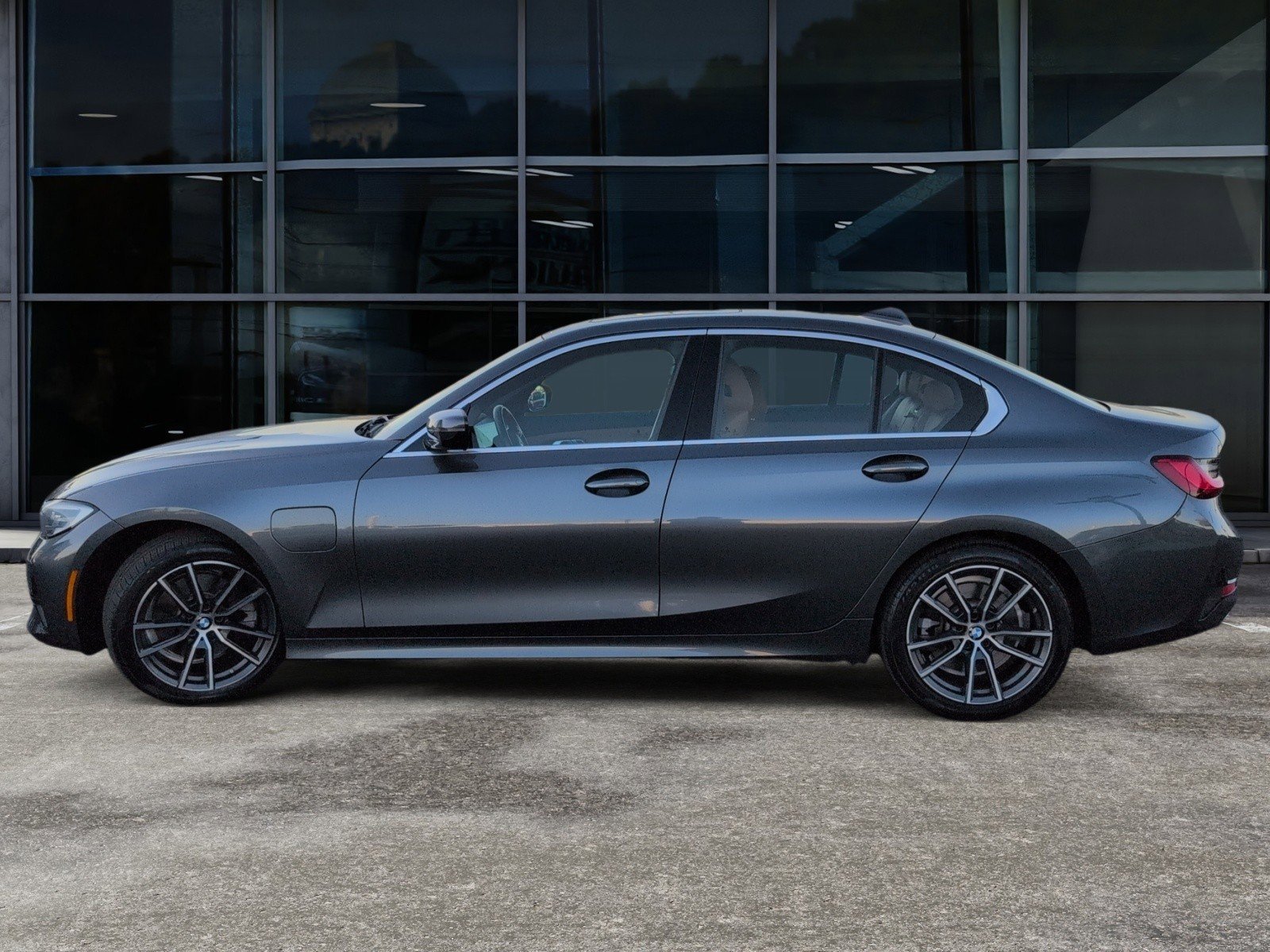 Used 2021 BMW 330e image 10