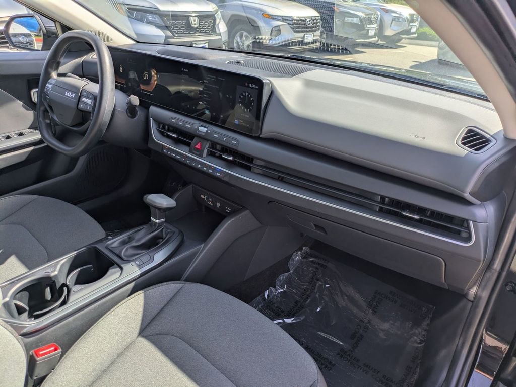 Used 2025 Kia K4 FWD image 31