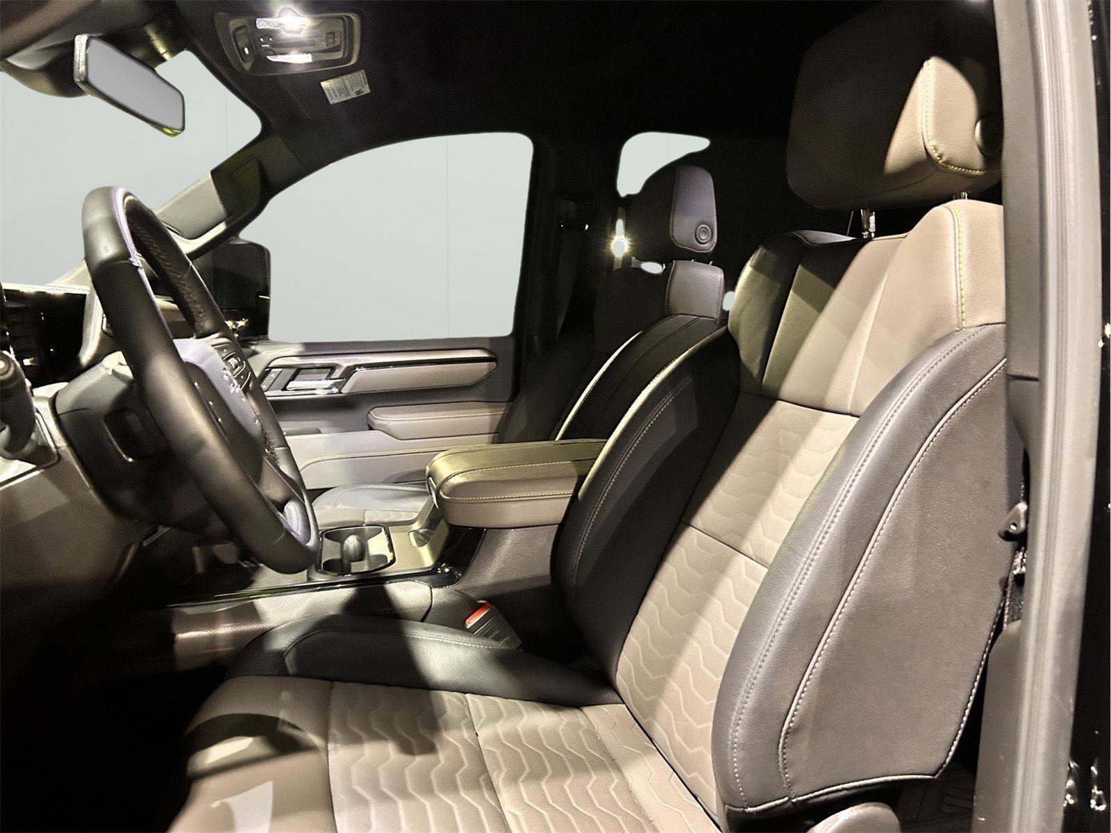 Used 2025 Chevrolet Silverado 2500 ZR2 image 4