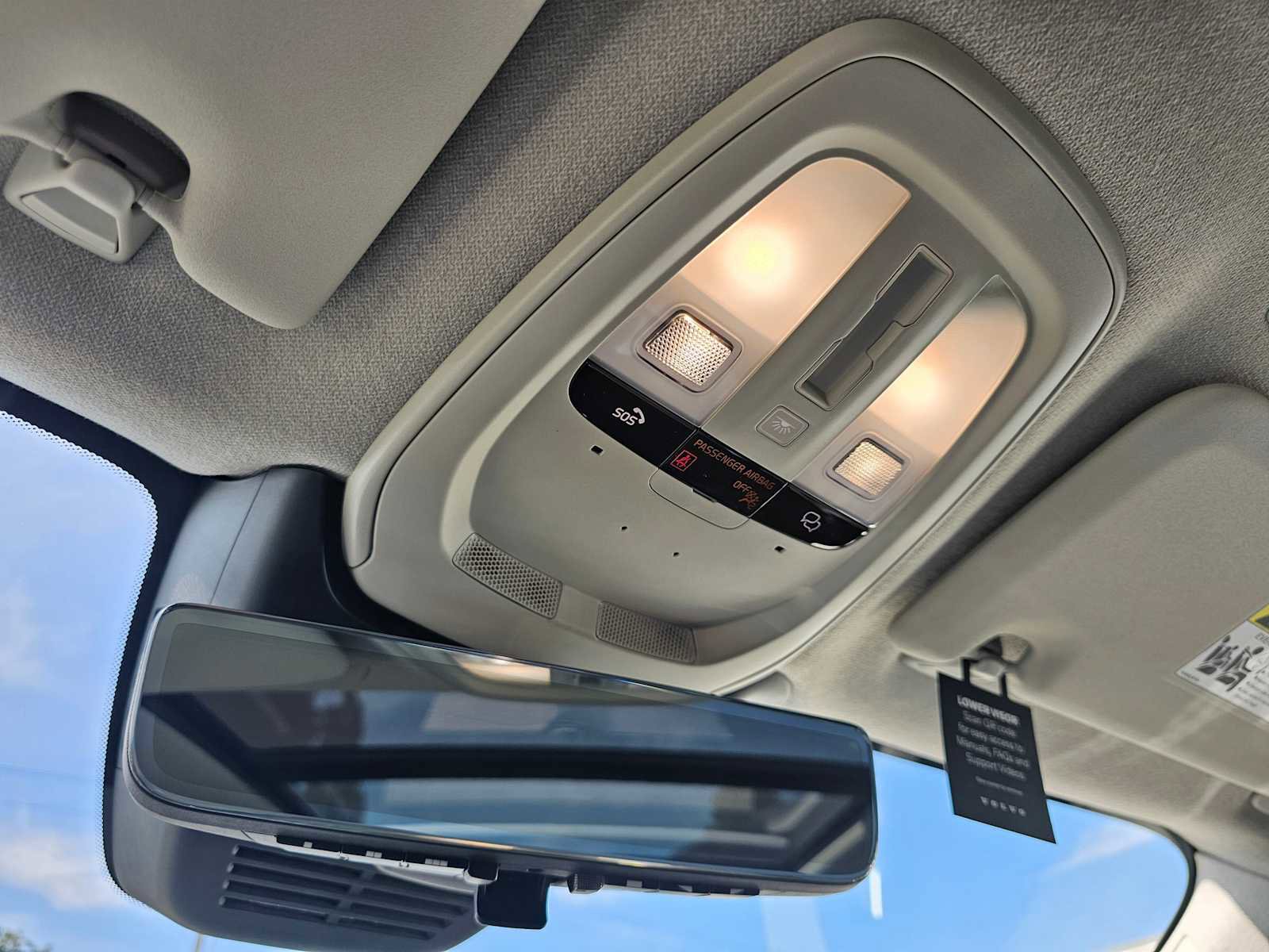 New 2025 Volvo XC40 B5 Ultra w/ Protection Package Premier image 25